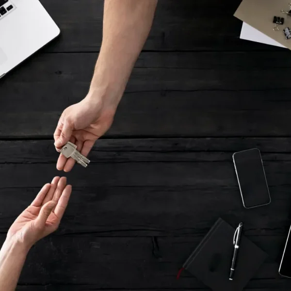 people-handing-over-keys-in-office-2022-12-16-22-08-27-utc-1568x960
